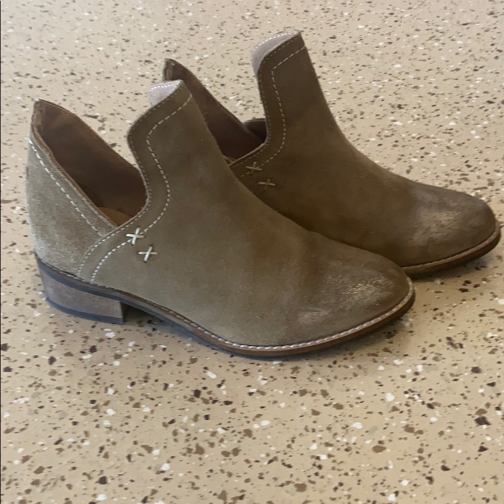 Joyfolie gold toed ankle booties